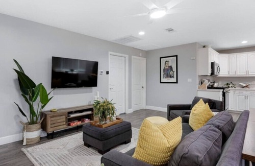 Grant Hill Villa | Bella Casa 1/Pool, Spa/Min to Downtown/Beaches