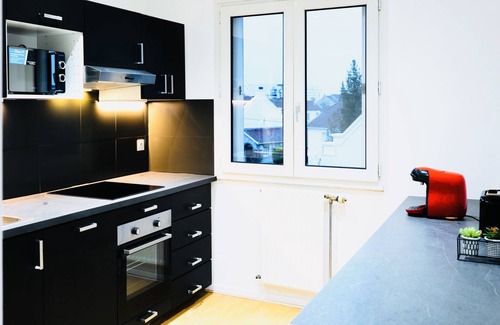 La Chapelle-Saint-Luc Apartment | Bella Luna III: Elegant and bright Apartment-Balcony-Free parking-Massage
