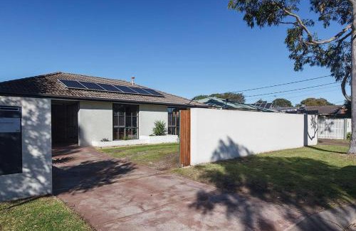 Capel Sound House | 'Bella Rosa' Elegant Beachside Family Hideaway