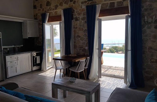 Erikousa Island Apartment | Bella Vista Deluxe Studio 2 Hermitage