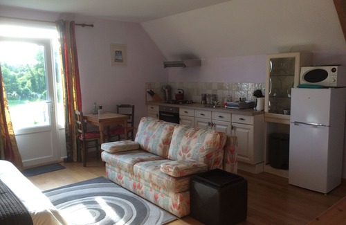 Baugeois Vallee Apartment | Bella Vista Studio apartment stunning views