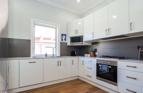 Glenelg South Apartment | Belle Escapes - Whitehaven on Moseley