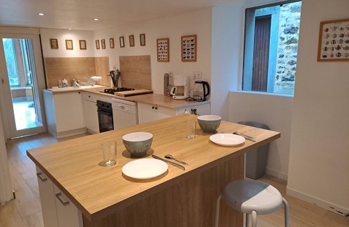 Saint-Jean-sur-Mayenne House | Belle Maison au Bord de L'eau