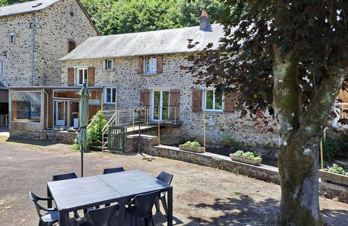 Saint-Jean-sur-Mayenne House | Belle Maison au Bord de L'eau