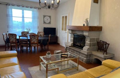 Cressat House | Belle Maison avec vue magnifique , séjour pleine nature gd jardin