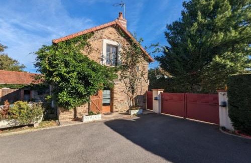 Perassay House | Belle maison en pierre au cœur du Berry avec jardin, terrasse, et activités familiales à proximité - FR-1-591-152