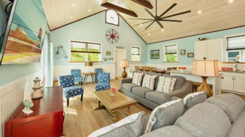 Midtown House | Belle of the Beach by Last Key Realty