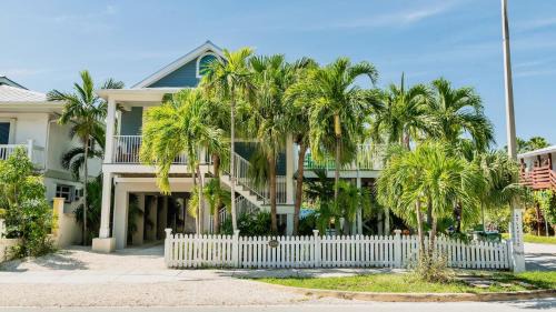 Midtown House | Belle of the Beach by Last Key Realty