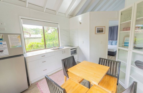 Amity Point Cabin | Belle's on Ballow - Kookaburra Lodge