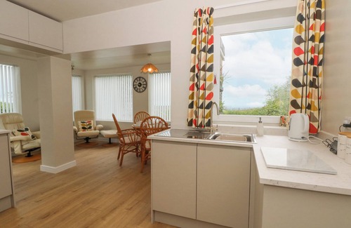 Mow Cop Cottage | BELLE VUE, family friendly, with a garden in Mow Cop