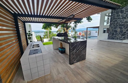 Tequesquitengo House | Belle Vue" house, with a spectacular view of the Tequesquitengo Lake.