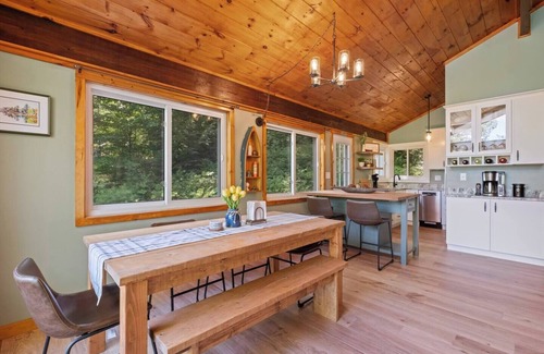 East Wakefield House | Belleau Lake Escape - Walking distance to lake
