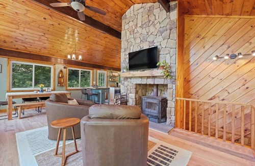 East Wakefield House | Belleau Lake Escape - Walking distance to lake
