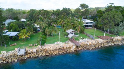 Amity Point Apartment | Belles on Ballow - Lorikeet Lodge - Absolute Waterfront