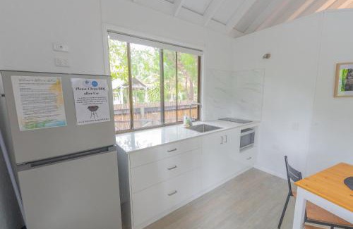 Amity Point Apartment | Belles on Ballow - Lorikeet Lodge - Absolute Waterfront