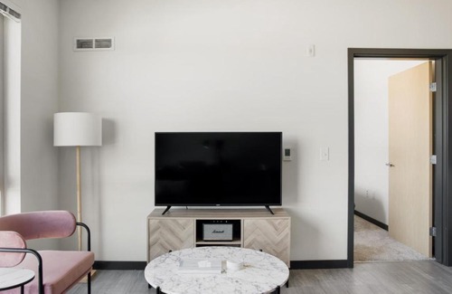 Northeast Bellevue Apartment | Bellevue 1BR w Gym Roof WD nr Bars Dining SEA-423