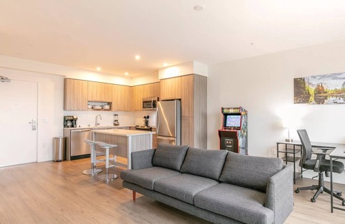 Northeast Bellevue Apartment | Bellevue Apt 1BR with Gym+Hot Tub+Sauna