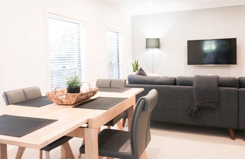 Wolumla House | Bellevue Haven - 1 bedroom, pet friendly apartment away from it all. 3+ nights