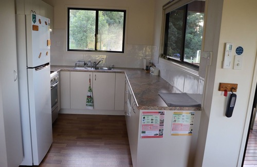 Bellthorpe House | Bellthorpe Stays - Whipbird Cabin: nature's favourite place, pooches allowed.