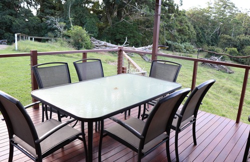 Bellthorpe House | Bellthorpe Stays - Whipbird Cabin: nature's favourite place, pooches allowed.