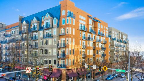Belltown Apartment | Belltown Perch, explore like a local 99 Walkscore