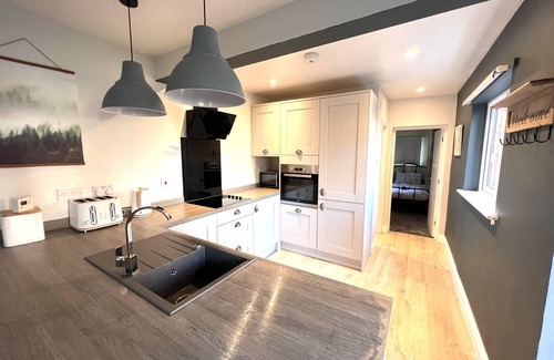 Bursledon House | Belmont House with City View
