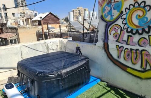 Jerusalem City Centre Bed & Breakfast | Ben Yehuda Penthouse - פנטהאוז משפחתי מקסים עם גג פרטי וג'קוזי במרכז העיר