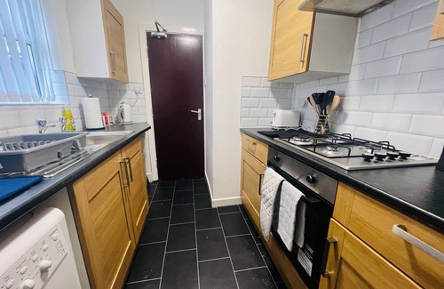 Bootle House | Benedict Place, Liverpool with FREE Parking