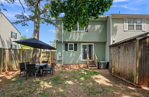 Potomac Falls House | Benton: Private Yard, Fast WiFi, Near DC