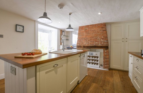 Martlesham Heath House | BERESFORD HOUSE, pet friendly, with a garden in Woodbridge