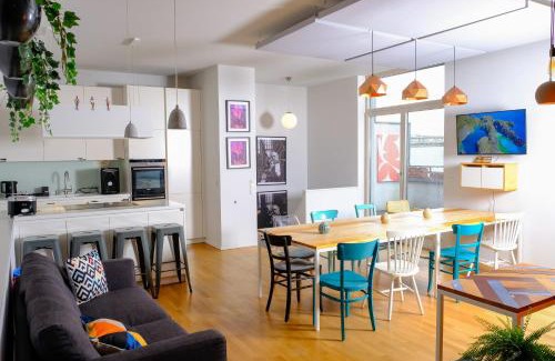 Friedrichshain Apartment | Berlin Roof&Chill Loft I OverTheTop 2-level I 170m2 I 2 Bäder I Bachelor I Familien I Gruppen I Events