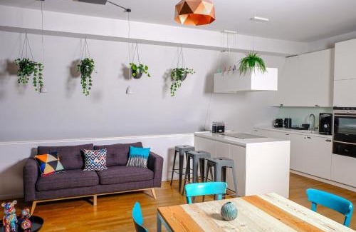 Friedrichshain Apartment | Berlin Roof&Chill Loft I OverTheTop 2-level I 170m2 I 2 Bäder I Bachelor I Familien I Gruppen I Events