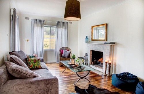 Berrima House | Berrima Cottage, walk to village, open fire