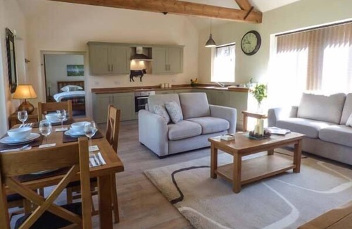 Market Drayton Cottage | BERRINGTONS BARN, family friendly, with a garden in Hinstock