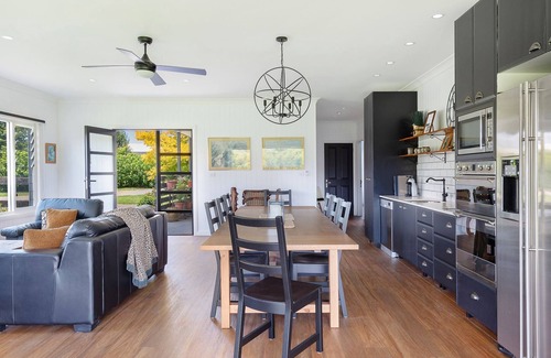 Berry Cottage | Berry Boutique Getaway - The Stables