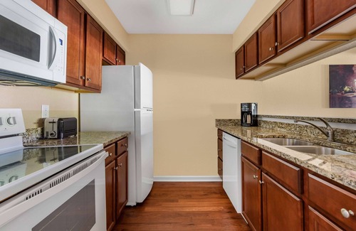 Berkeley Hotel | Best Choice! Free Parking, Indoor & Outdoor Pools, Unit w/Full Kitchen!