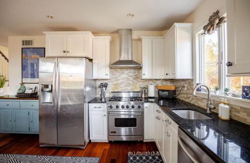 Greenwich House | Best hotel alternative for big group near train to NYC