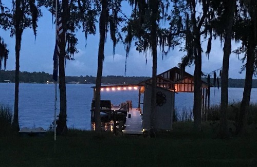 Florahome House | Best kept secret-peaceful, lakeside villa on George's Lake