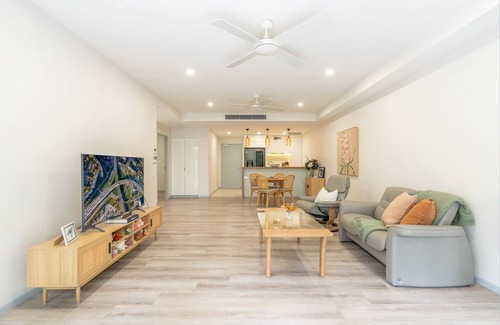 Spring Hill Apartment | Best Location 2-Bed with Gym, Pool 7-min From CBD