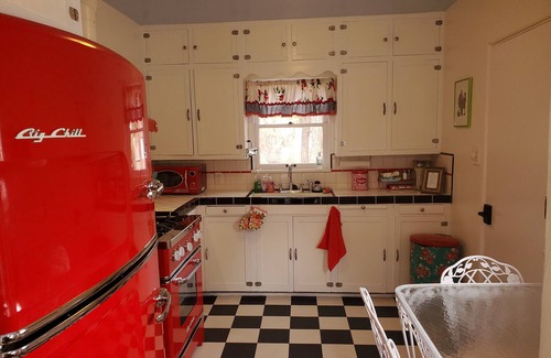 Prescott Cottage | BEST LOCATION + WALK TO DOWNTOWN + CLOSE TO EVERYTHING + HOT TUB + HAS IT ALL!