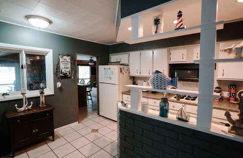 Newville House | BEST PROPERTY ON THE LAKE! BOOK 3 NIGHTS AND GET A 4TH FREE!