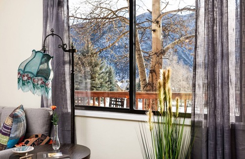 Basalt House | BEST RATES IN ASPEN, BASALT VALLEY, INQUIRE FOR LAST MINUTE DISCOUNTS
