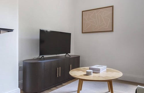 Old Street Apartment | Best Spot by Shoreditch Box Park