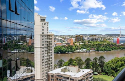 Brisbane Central Business District Apartment | Best Value 2Beds Apt at CBD with Pool Gym Carpark