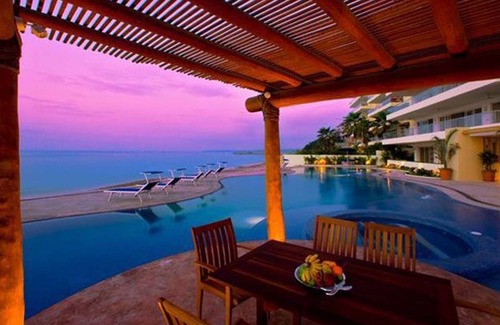 Emiliano Zapata Condo | Best value ! Luxury Beach Front Condo