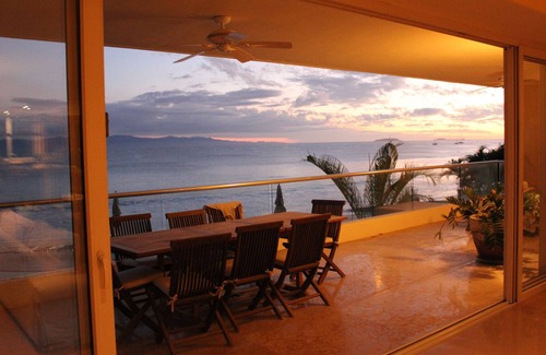 Emiliano Zapata Condo | Best value ! Luxury Beach Front Condo