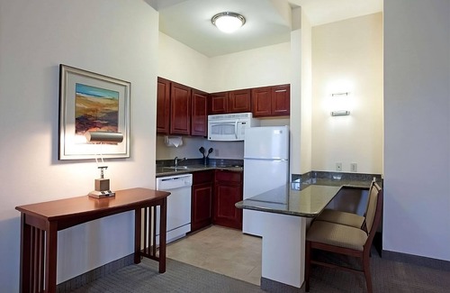 Highlands - Perkins Hotel | Best Value, Quality Stay! 2 Units Close to Bluebonnet Swamp Nature Center! Pool!