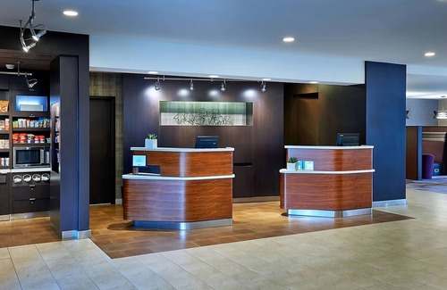 Eden Prairie Resort | Best Value, Quality Stay! Pool, Pets Allowed with Fee, Near Eden Prairie Center