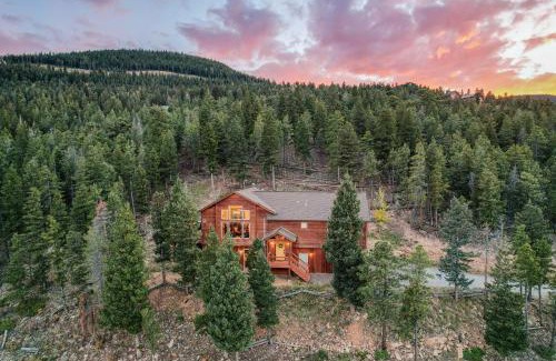 Evergreen House | BEST VIEWS! Luxury Mountain Home - Saltwater HotTub, Firepit, BBQ- Close to Trails, Red Rocks