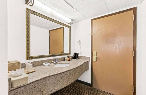Hazlet Hotel | Best Western Hazlet Inn